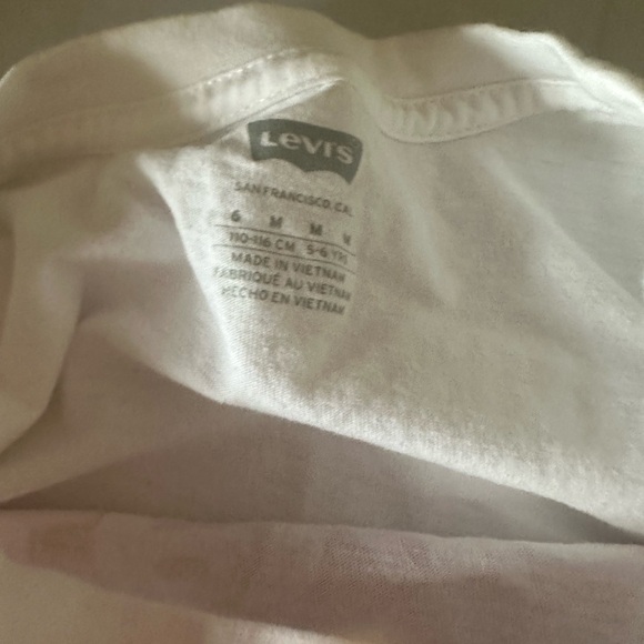 levi’s tshirt - Picture 2 of 4